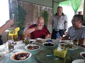 吃瓜群众吃饭拍照,一餐一影，记录生活点滴